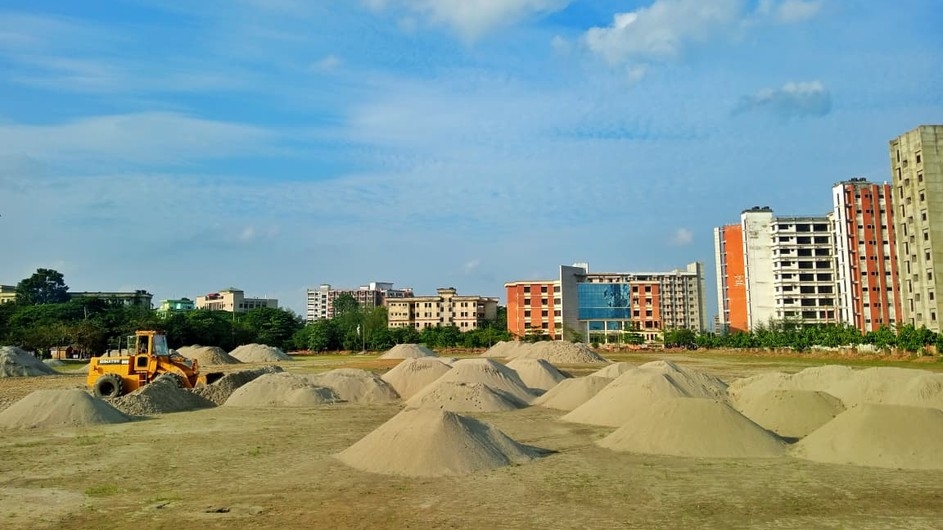 বালু খেকো কেন্দ্রীয় খেলার মাঠ, ৮ মাসেও হয়নি সংস্কার