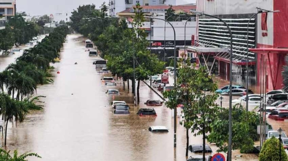 ভিয়েতনামে ভূমিধস-বন্যায় মৃত্যু বেড়ে ৯০