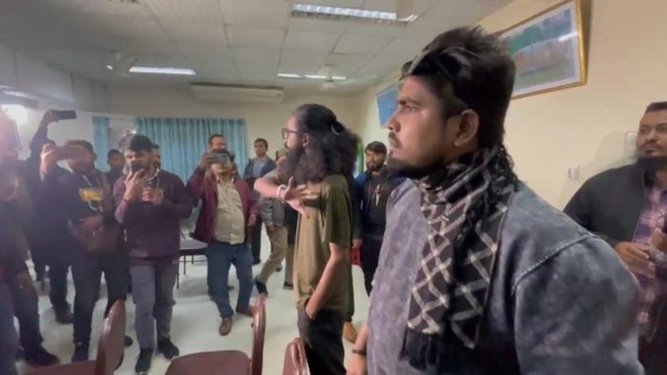 রাজশাহীতে সাংবাদিকদের আটকে রাখার হুমকি দেওয়া যুবশক্তির দুই নেতাকে অব্যাহতি