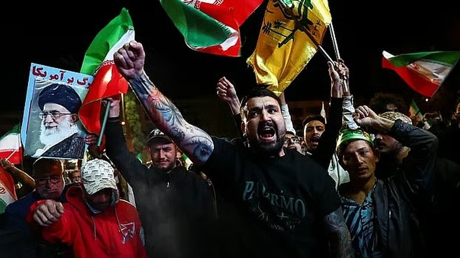 যুদ্ধে ‘ঐতিহাসিক বিজয়’ অর্জনের দাবি ইরানের