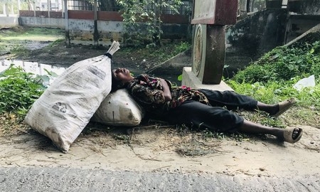 পথে পথে কাটে জীবন