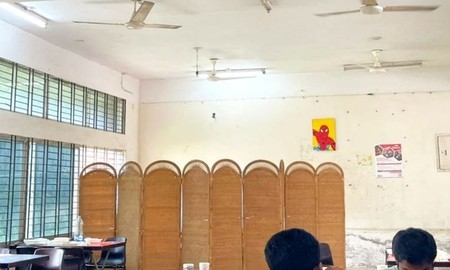 মাভাবিপ্রবির পর্দা কর্ণার নিয়ে অসন্তুষ্ট নারী শিক্ষার্থীরা