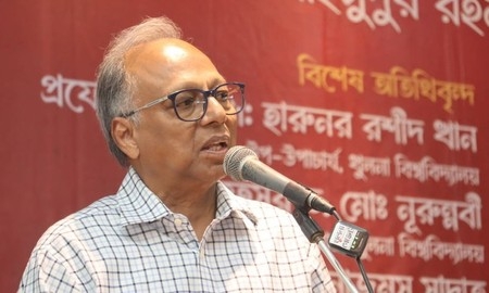 আওয়ামী ফ্যাসিবাদ আর ফিরে আসবে না, কিন্তু ফ্যাসিবাদ ফিরে আসতে পারে : মাহমুদুর রহমান