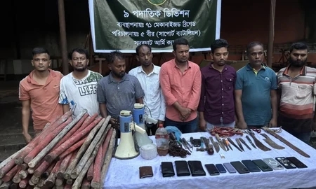 পুরান ঢাকায় সেনাবাহিনীর অভিযান, ৮ চাঁদাবাজ আটক