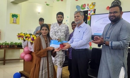 পরিবেশ রক্ষার্থে মাভাবিপ্রবি নবীন শিক্ষার্থীদের গাছ দিয়ে বরণ