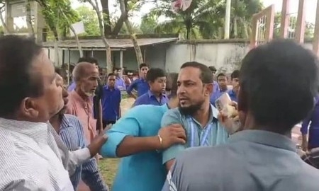 শিক্ষককে মারধর করে বাজারে ঘোরালেন বিএনপি ও ছাত্রদলের নেতাকর্মীরা