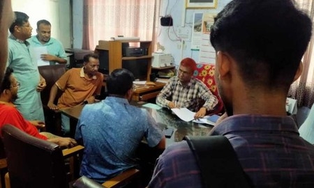 জবিতে বিভাগীয় চেয়ারম্যানের কক্ষ থেকে শেখ মুজিবের ছবি অপসারণ