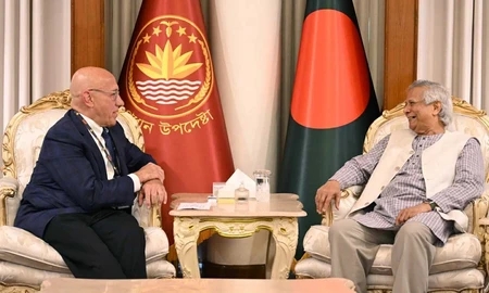 জাতিসংঘের বিশেষ দূতের সঙ্গে প্রধান উপদেষ্টার বৈঠক