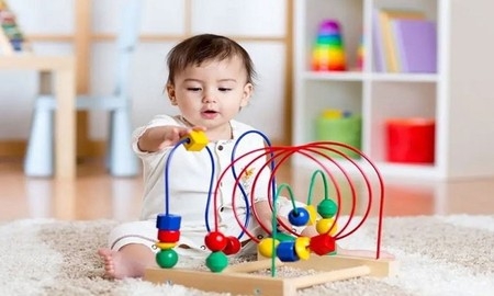 শিশুদের স্ক্রিন আসক্তি: শিক্ষামূলক খেলনা হতে পারে কার্যকর বিকল্প