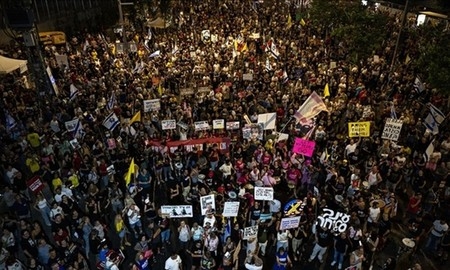 সরকারবিরোধী বিক্ষোভে উত্তাল তেলআবিব