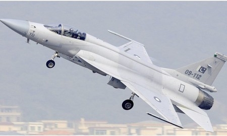 বাংলাদেশের কাছে জেএফ-১৭ থান্ডার যুদ্ধবিমান বিক্রি করতে চায় পাকিস্তান