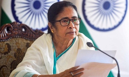 ভোটার তালিকা বিতর্ক: ধর্মতলায় অনশনে মমতা বন্দ্যোপাধ্যায়