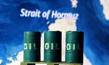 হরমুজে মার্কিন অবরোধের ঘোষণা, ফের লাফিয়ে বাড়ছে জ্বালানি তেলের দাম