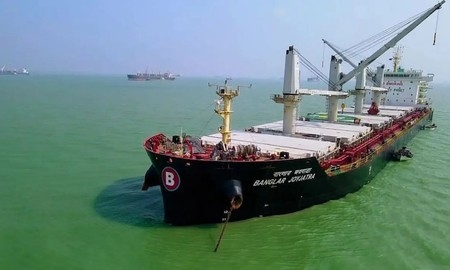 হরমুজ প্রণালি পার হওয়ার অনুমতি পায়নি বাংলাদেশি জাহাজ, ফিরে যাচ্ছে শারজায়