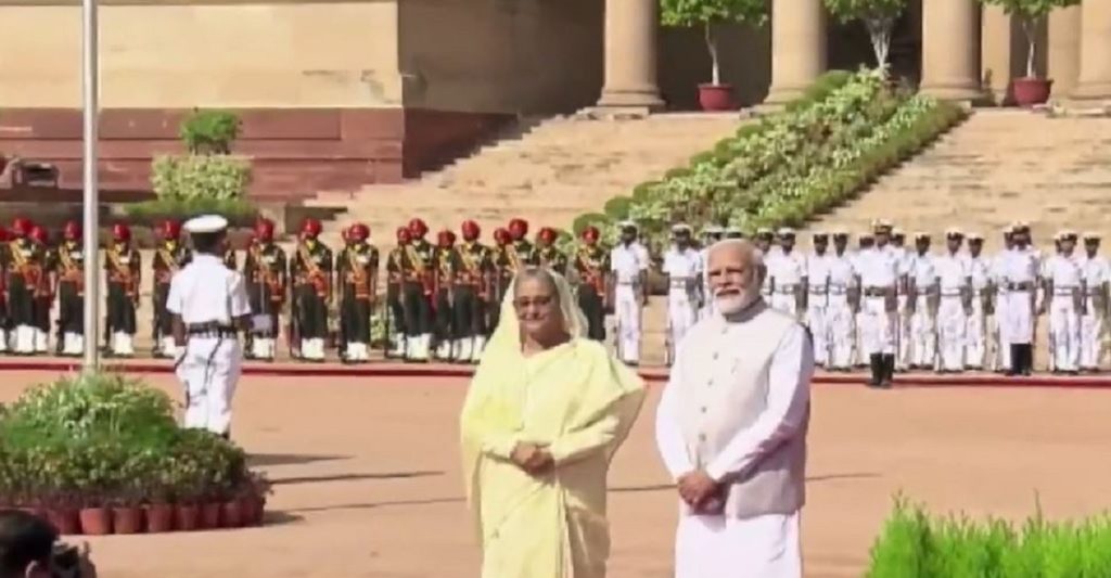 ভারতের রাষ্ট্রপতি ভবনে প্রধানমন্ত্রী শেখ হাসিনাকে গার্ড অব অনার